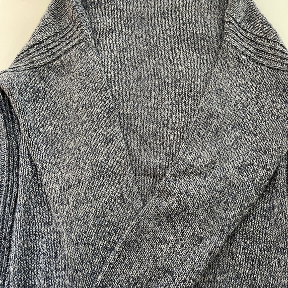 Bass women’s blue and white sweater with front fringe. New. Size S. Made in USA - Picture 6 of 8